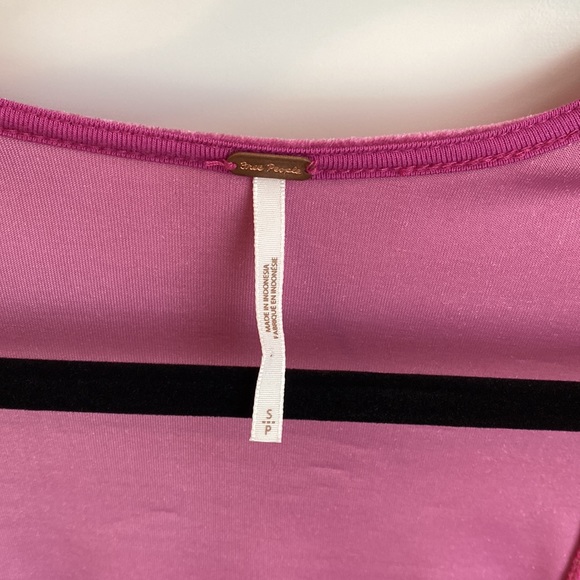 Free People Hold Me Puff Sleeve Velvet Top in Pink! - Picture 3 of 4